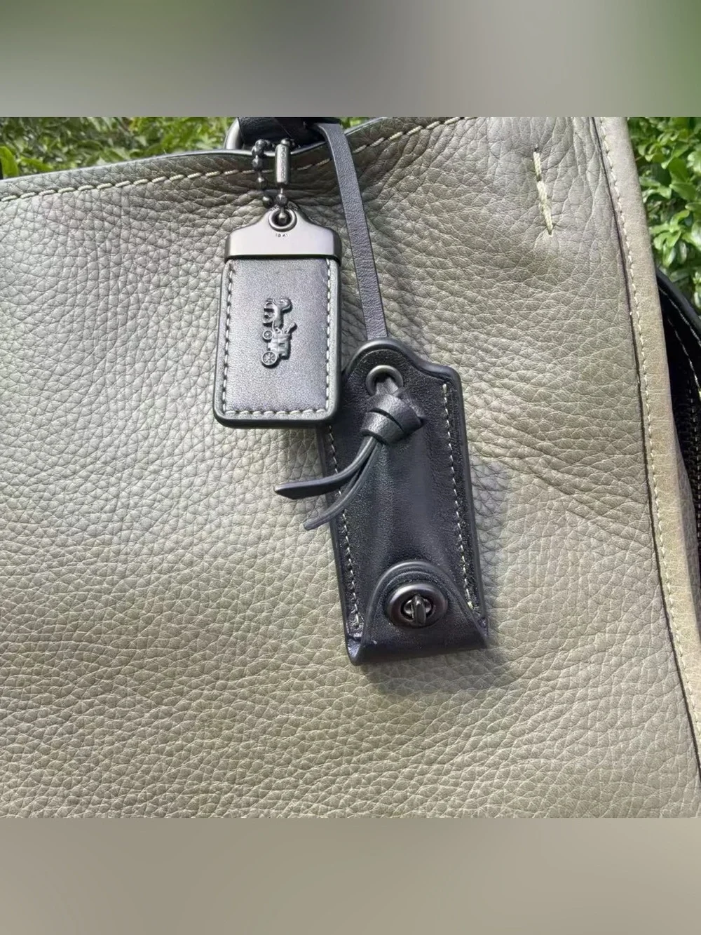Coach Pebbled Leather Rogue Bag 30 （38124）
